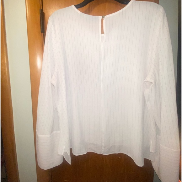 Flare sleeve size XL Apt. 9 blouse - Picture 2 of 4